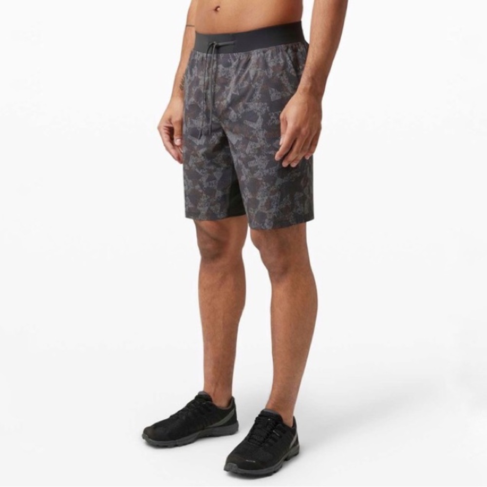 Lululemon The Short Linerless Archetype Graphic short